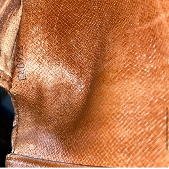 Louis Vuitton Monogram Wallet - Authentic - Picture 9 of 16